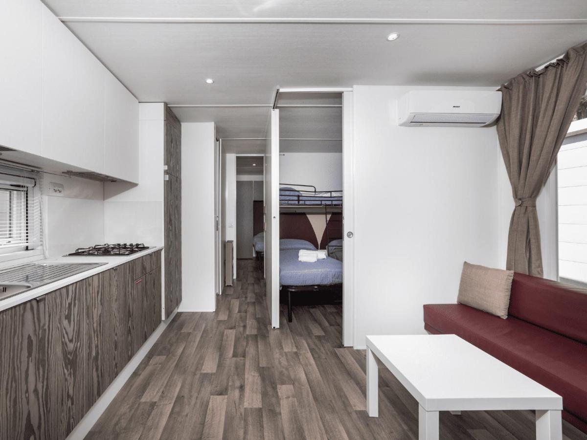 Anxur Village Camping แตร์ราชินา ภายนอก รูปภาพ
